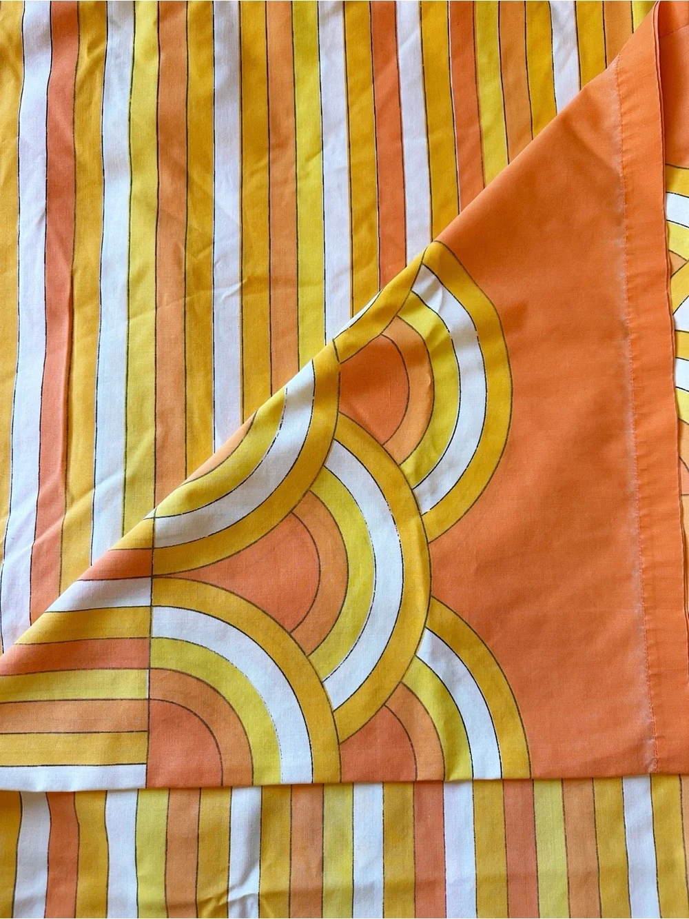 Vintage Vera Mod Orange and Yellow Circle Geometric Full Sheet Set